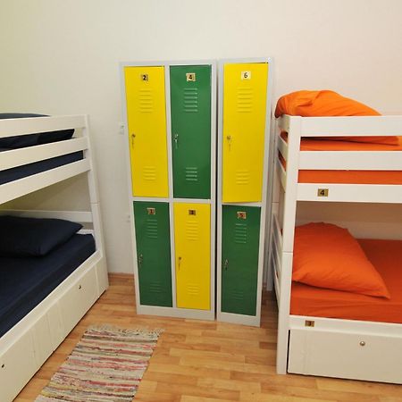Oasis Hostel Спліт Екстер'єр фото