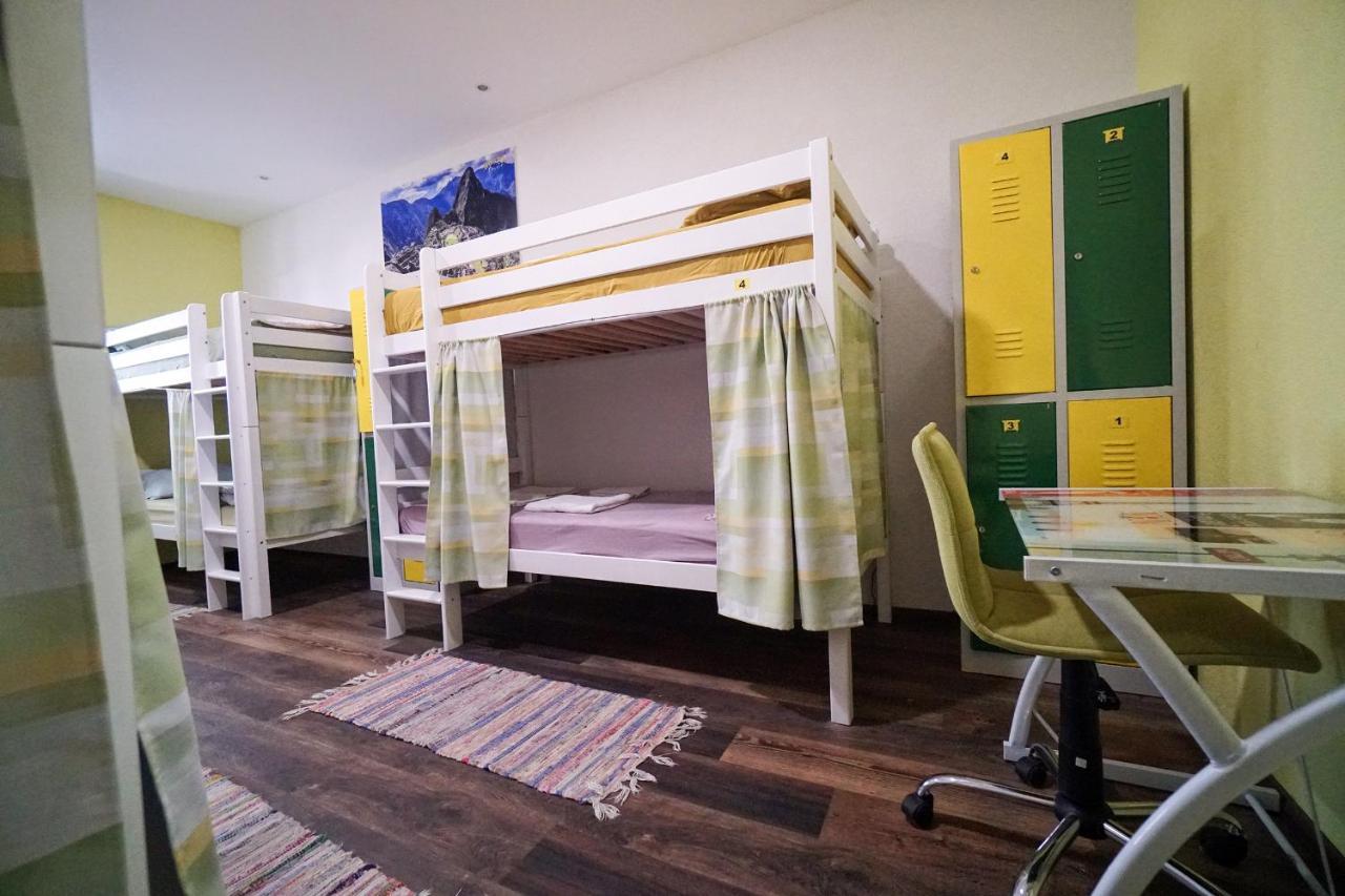 Oasis Hostel Спліт Екстер'єр фото